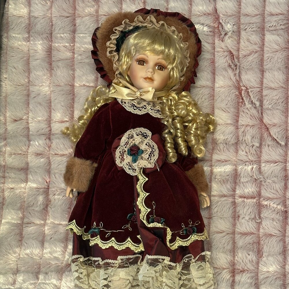 Geppeddo Christmas Visit 19" Modern Porcelain Doll w/Tags & Box